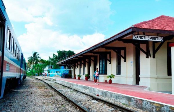 Desde la estación espirituana de ferrorcarril saldrá el tren al mediodía de este domingo.