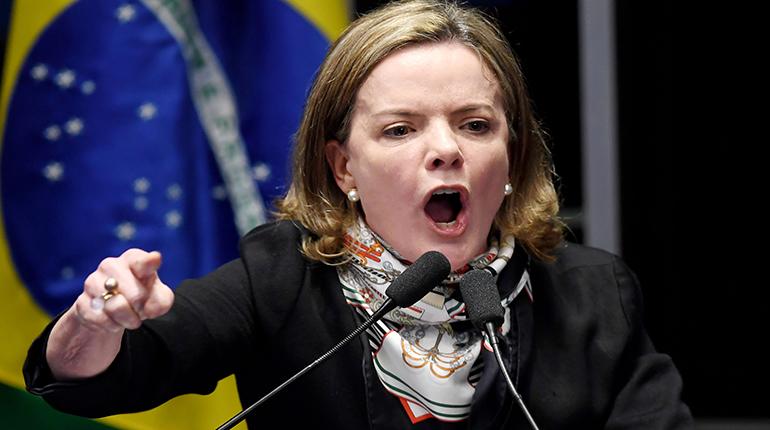 Bolsonaro todavía  cree que está haciendo campaña, asegura Hoffmann