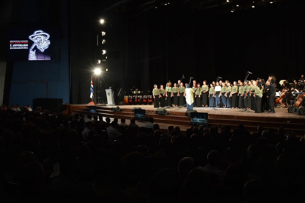 La Orquesta Sinfónica Nacional y el Coro  Nacional de Cuba interpretaron en la velada melodías de Almeida.