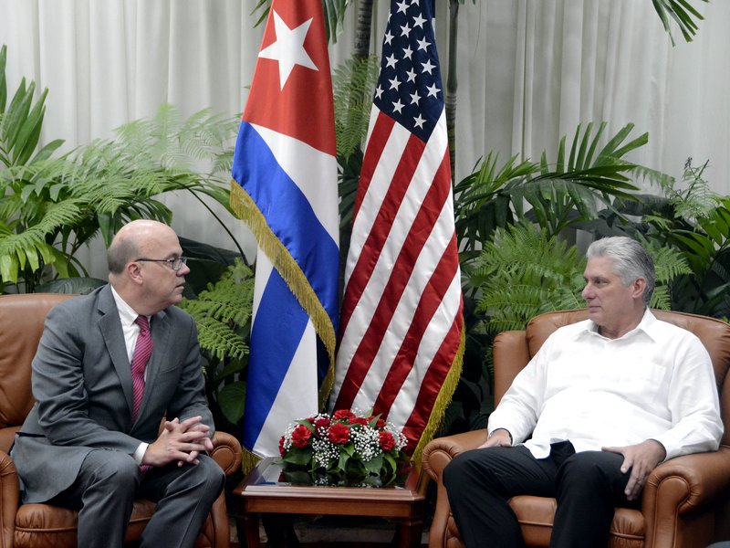Momento del encuentro de Díaz-Canel con el congresista demócrata James McGovern.  (Foto: sitio de la Presidencia)