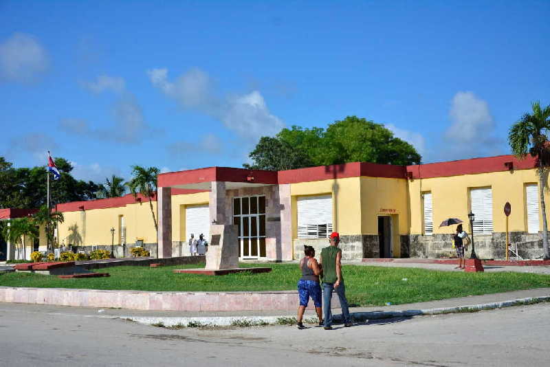 Hospital Municipal Docente Joaquín Paneca, otrora fortaleza militar batistiana, tomada por las fuerzas rebeldes, comandadas por Camilo. (Foto: Vicente Brito / Escambray)