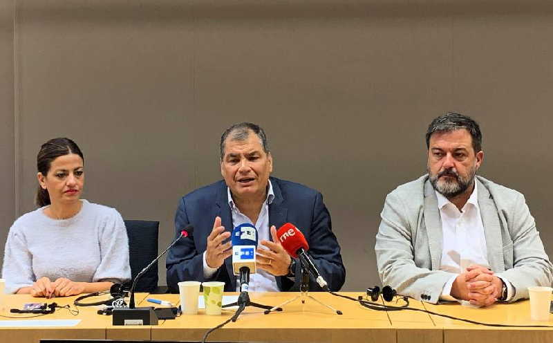 Rafael Correa condemned strong police crackdown in Ecuador.