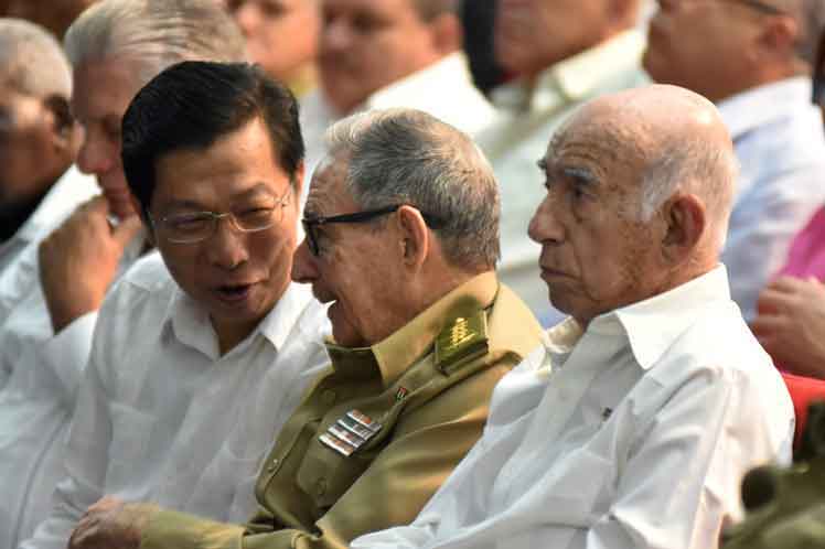 Durante la conmemoración, China ratificó su apoyo a Cuba en la construcción del socialismo. (Foto: PL)