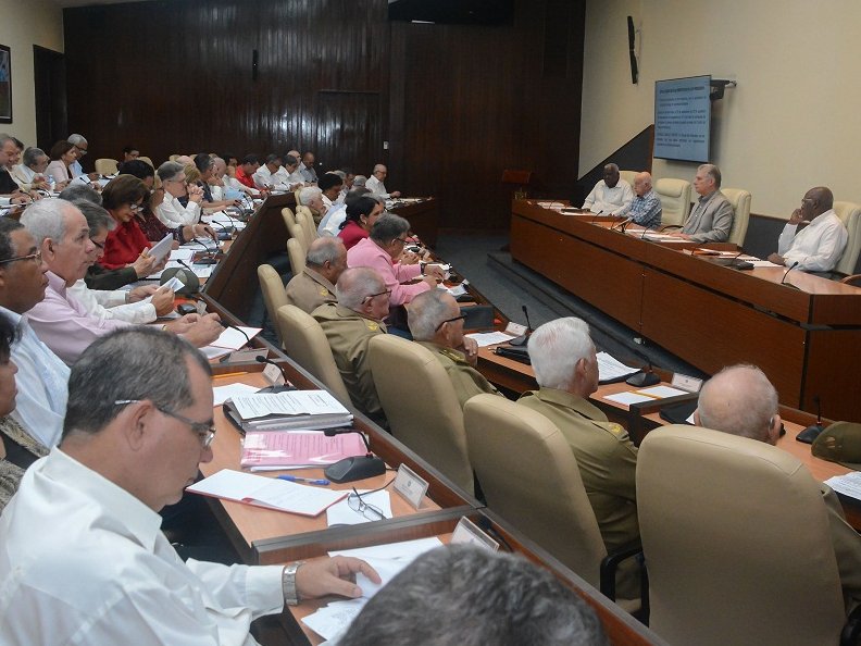 La reunión del Consejo de Ministros estuvo presidida por Miguel Díaz- Canel. (Foto: Estudios Revolución)