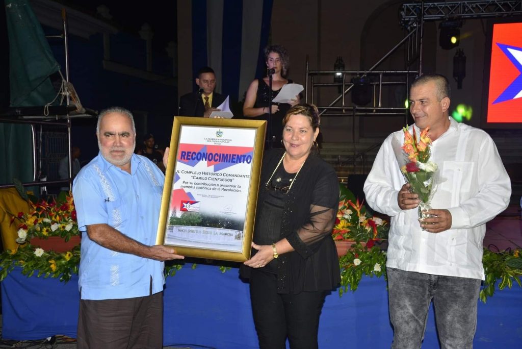 Personalidades, instituciones y organismos destacados de la provincia fueron reconocidas en la Gala.