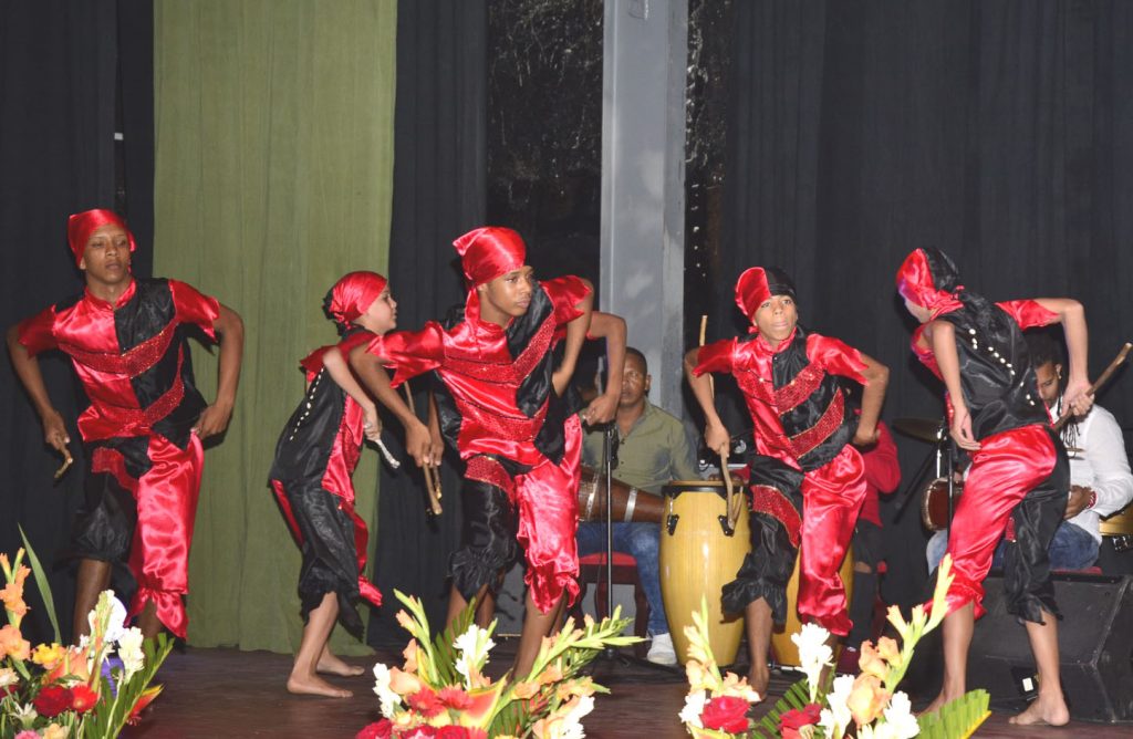 Los movimientos danzarios estremecieron al coloso yayabero.