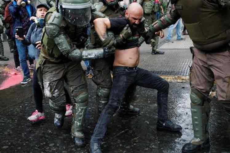 chile, derechos humanos, sebastian piñera, manifestaciones, toque de queda