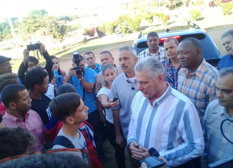 cuba, ciego de avila, miguel diaz-canel, presidente de la republica de cuba, calentadores solares