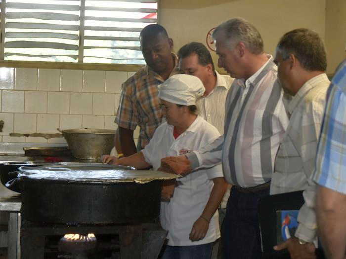 cuba, ciego de avila, miguel diaz-canel, presidente de la republica de cuba, calentadores solares, construccion de viviendas, eide