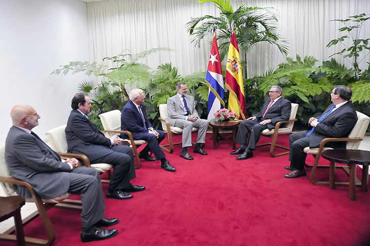 Su Majestad el Rey de España realiza visita de cortesía a Raúl. (Foto: Estudios Revolución)