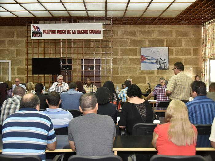 cuba, ciego de avila, miguel diaz-canel, presidente de la republica de cuba, calentadores solares, construccion de viviendas