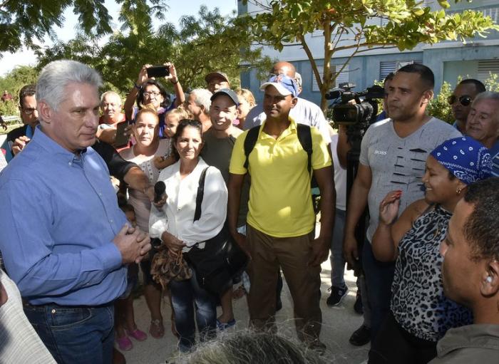 cuba, ciego de avila, miguel diaz-canel, presidente de la republica de cuba, calentadores solares