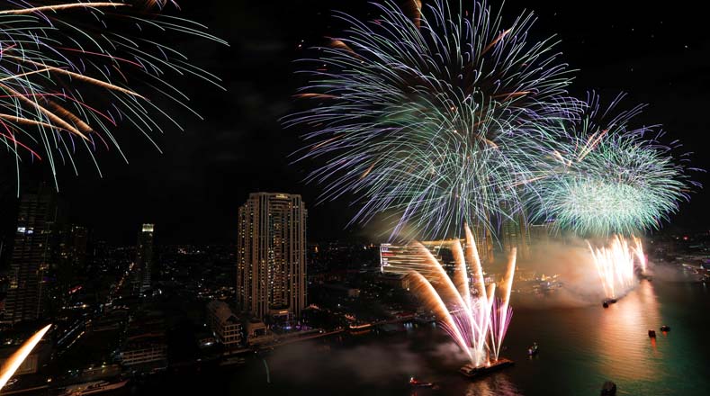 Tailandia recibe el Año 2020 con fuegos artificiales. Foto:Reuters