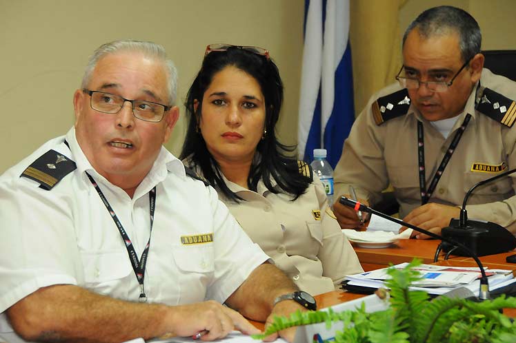 Autoridades de la Aduana General de la República intercambiaron con la prensa nacional. Foto: PL.