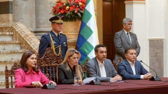 El gobierno de facto expulsa diplomáticos de México y España (Foto: Twitter @JeanineAnez)