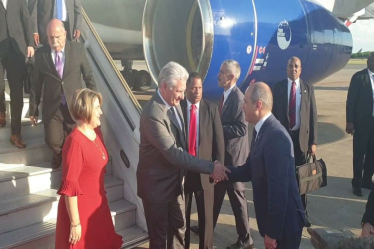 Díaz-Canel tocó suelo de Buenos Aires en el Aeropuerto Internacional Ministro Pistarini. (Foto: PL)