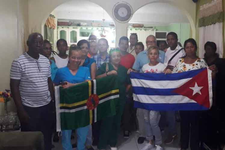 Los galenos cubanos expresaronn el orgullo de ser parte del contingente de colaboradores de la isla. (Foto: PL)