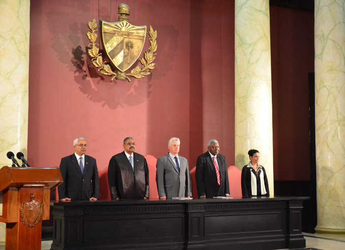 Díaz-Canel llamó a que el sistema de justicia en Cuba se caracterice por su ética, compromiso y honestidad. (Foto: @TSupremoCuba)