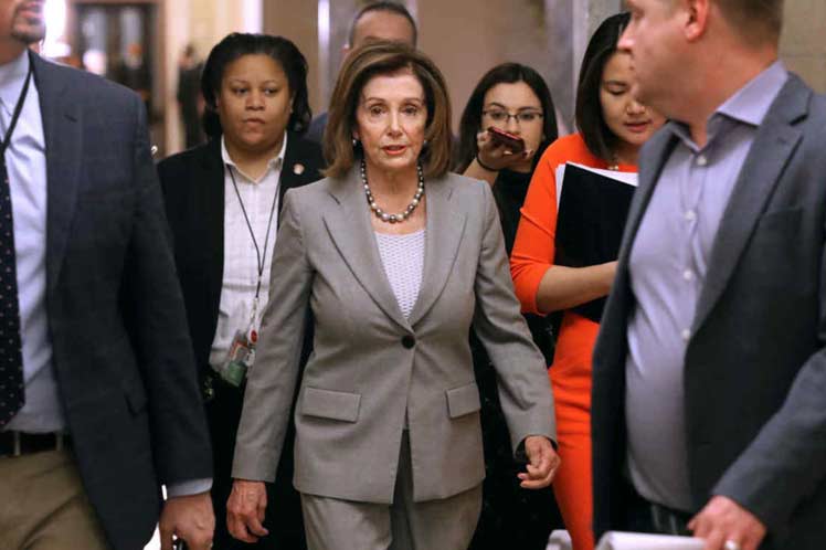 Pelosi informó que esta semana enviaría al Senado los artículos de juicio político contra Trump. (Fotos: PL)