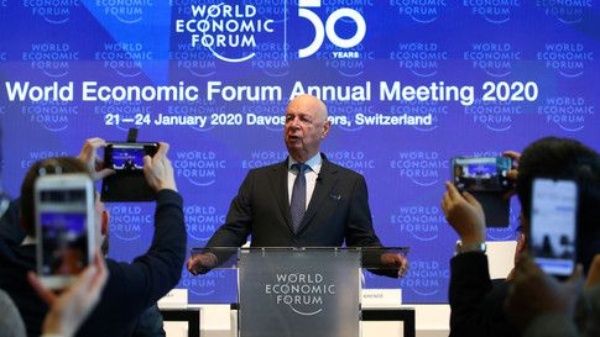 Entre los temas de la sesión de este martes en Davos plantearon la necesidad de implantar un modelo de negocio más colaborativo. (Foto: @wef)