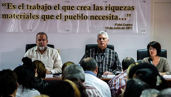 El presidente cubano abogó por un Ministerio del Trabajo sin trabas. (Foto: Abel Padrón Padilla/Cubadebate)