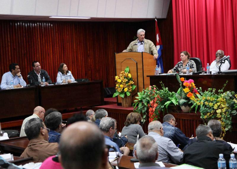 sancti spiritus, miguel diaz-canel, presidente de cuba en sancti spiritus, vivienda, produccion de alimentos, construccion de viviendas