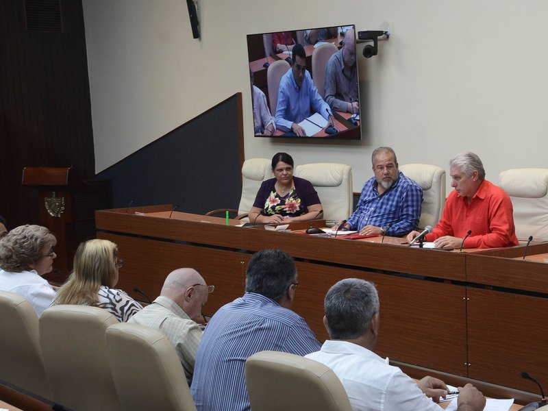 cuba, manuel marrero, miguel diaz-canel, primer ministro, presidente de la republica de cuba, economia cubana, ferrocarriles, petroleo