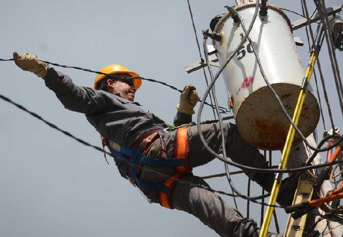 sancti spiritus, empresa electrica, electricidad, bajo voltaje, tendederas electricas