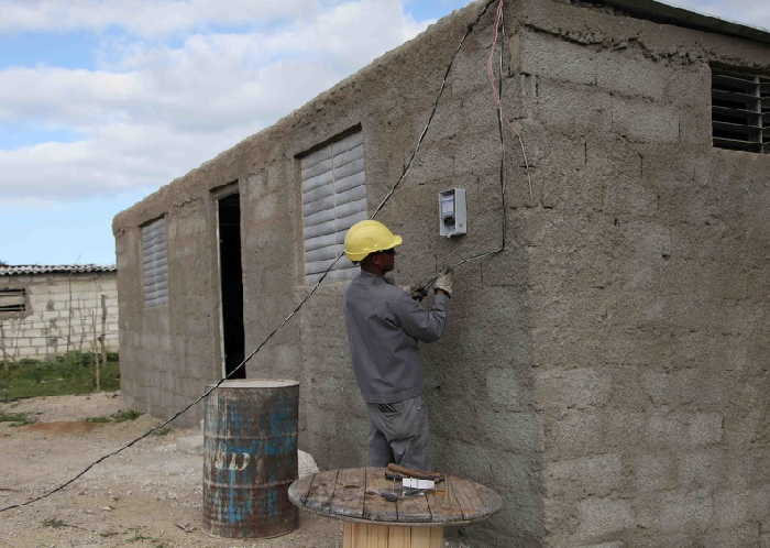 sancti spiritus, empresa electrica, electricidad, bajo voltaje, tendederas electricas