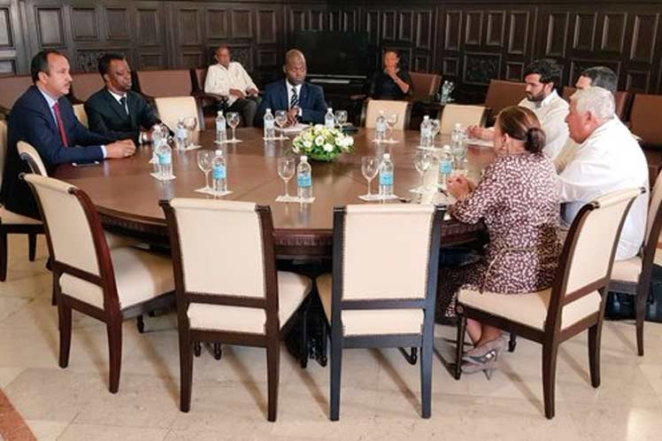 El dirigente africano sostuvo un encuentro con parlamentaros cubanos en el Capitolio nacional. (Foto: PL)