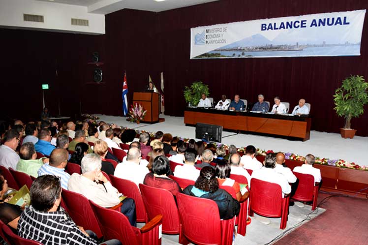 El presidente cubano participó en el balance de trabajo realizado por el Ministerio de Economía y Planificación en 2019. (Foto: PL)