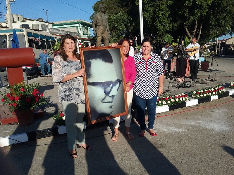 Las máximas autoridades política y de gobierno en la provincia encabezaron el acto por el centenario de Faustino. (Foto: La Voz de Cabaiguán)