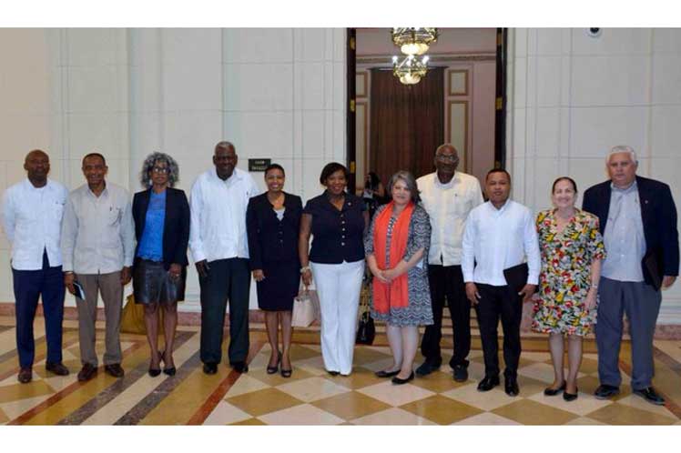 Lazo agradeció el interés de sus interlocutores por el sistema político cubano. (Foto: PL)