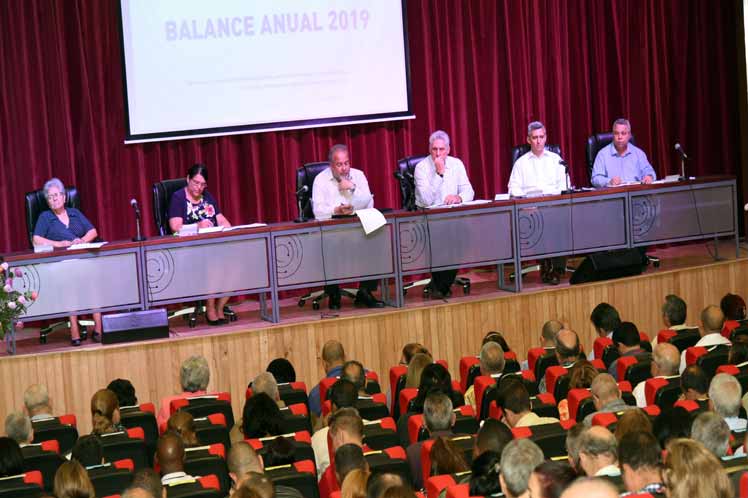 El presidente cubano Miguel Díaz-Canel encabezó el balance del Ministerio de Comunicaciones. (Foto: PL)