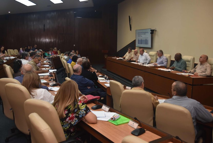 Díaz-Canel encabezó la reunión de seguimiento al Plan para la Prevención y Control del nuevo Coronavirus en Cuba. (Foto: Estudios Revolución)