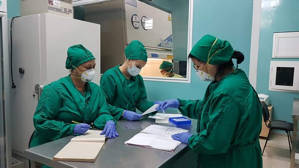 El laboratorio de microbiología molecular de Villa Clara resulta el centro encargado de confirmar los casos de coronavirus en la región central de Cuba. (Foto: Dalia Reyes)