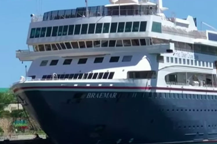 El barco irá a puerto en las primeras horas del miércoles, una  vez que los cuatro aviones hayan llegado a Cuba. (Foto: PL)