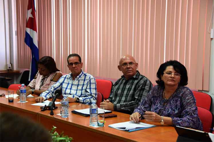 Autoridades del Ministerio de Educación Superior ofrecieron una conferencia de prensa sobre el tema. (Foto: PL)