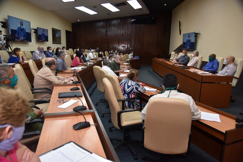 Todo lo que se está haciendo es precisamente para salvar las vidas, aseguró el presidente cubano. (Foto: Estudios Revolución)