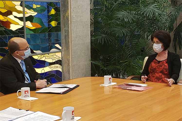 La ministra cubana de Trabajo y Seguridad Social, Marta Elena Feitó, intervino en el espacio radiotelevisado Mesa Redonda. (Foto: Twitter @PresidenciaCuba)