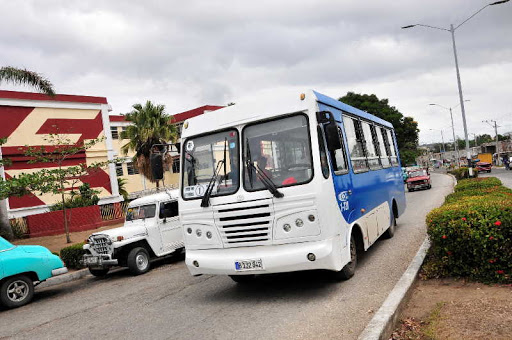 La paralización incluye todos los servicios de transporte públicos estatales y no estatales. (Foto: Vicente Brito / Escambray)