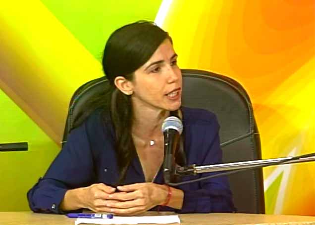 Carmen Gelen González Meneses, especialista en el departamento de Registros y Notarías. (Foto: Tomada de Centrovisión)