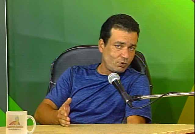 Yaikel Miguel Méndez Orellana, este último director de Planificación Física en el municipio de Sancti Spíritus.  (Foto: Tomada de Centrovisión)