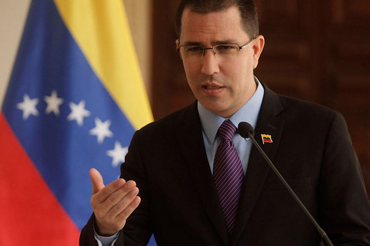 'Trump está tan ansioso de parecerse a Kennedy, que lo imita hasta en sus mentiras', subrayó el canciller venezolano Jorge Arreaza. (Foto: PL)