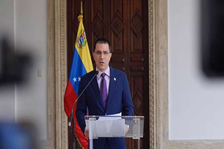 'Al quedar en franca evidencia el  apoyo de Iván Duque a la operación mercenaria contra Venezuela, en Colombia vuelven con el sempiterno cuento', escribió Arreaza . (Foto: PL)