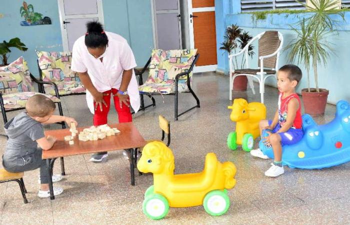 De los 33 círculos infantiles existentes en la provincia, en estos momentos prestan servicio 15. (Foto: Vicente Brito / Escambray)