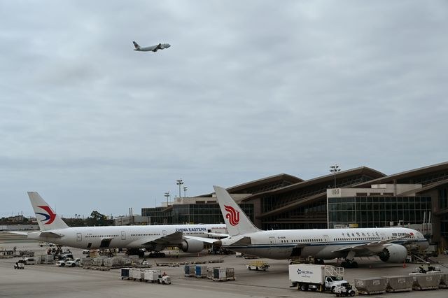 A causa de la COVID-19, se impusieron restricciones y  prohibiciones a las aerolíneas. (Foto: La Jornada)