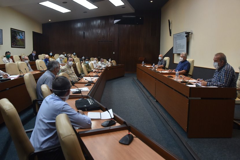 La ciencia cubana viene apoyando con eficiencia el enfrentamiento al nuevo coronavirus, aseguró Díaz-Canel. (Foto: Estudios Revolución)