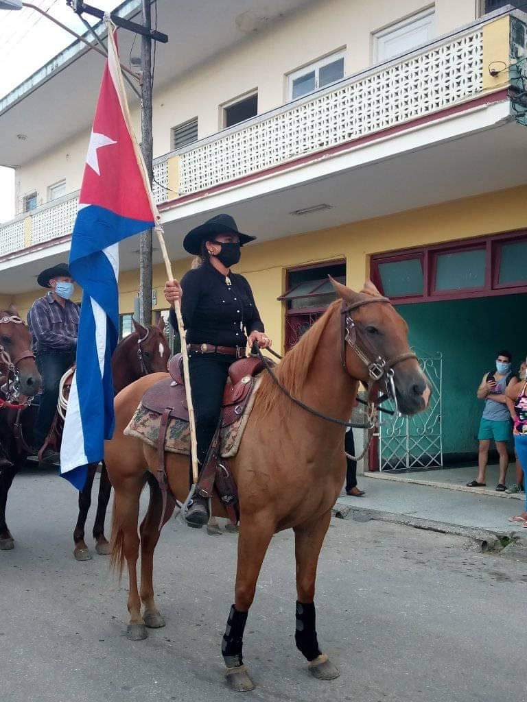 Los jinetes entre los que se hizo imprescindible, acompañaron su despedida. (Foto: Laura Brito Alsina)