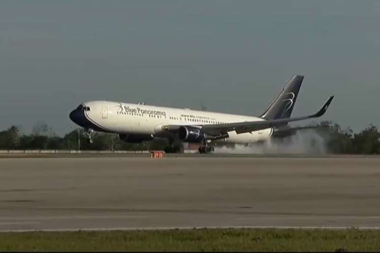 El personal partió desde el aeropuerto de Malpensa, el principal de Milán, capital de la región de Lombardía y arribó a La Habana a 18:45, hora local. (Foto: PL)